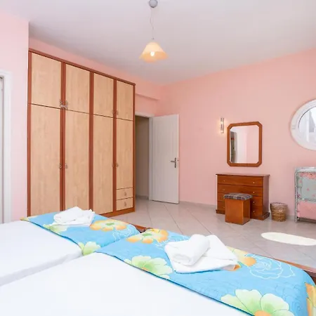 Вилла Petros Katavolos