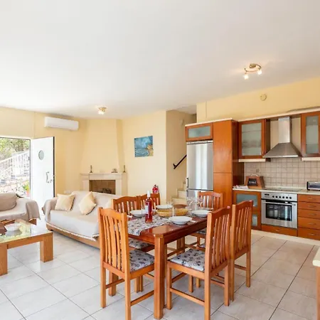 Petros فيلة Katávolos